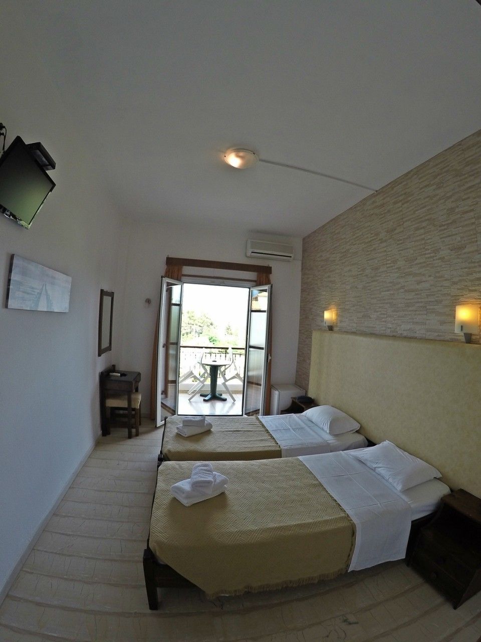 Tina Hotel Limni  Bilik gambar